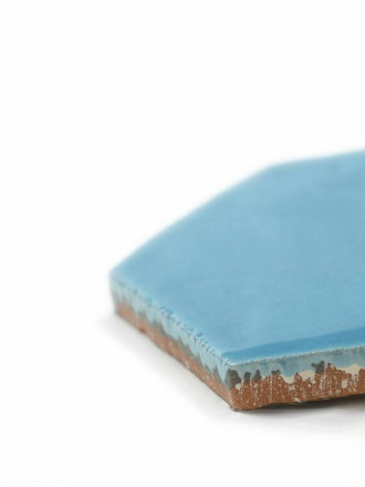 Faïence murale hexagonale émail bleu azur style artisanal CE1406029