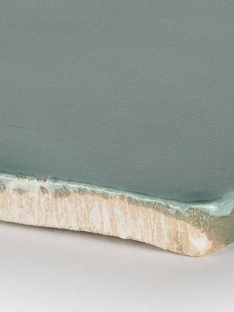 Carrelage artisanal type terre cuite émaillée coloris vert