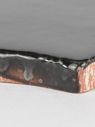 Du carrelage noir écaille de poisson pour toutes vos pièces