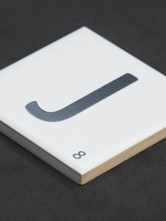 Scrabble-Fliese Buchstabe J 10 × 10 cm - LE0804010