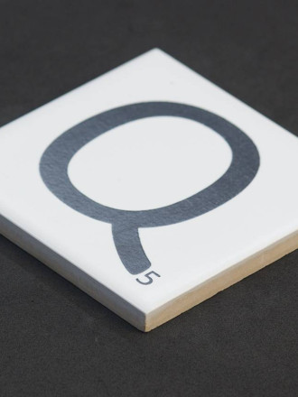 Scrabble-Fliese Buchstabe Q 10 × 10 cm - LE0804017