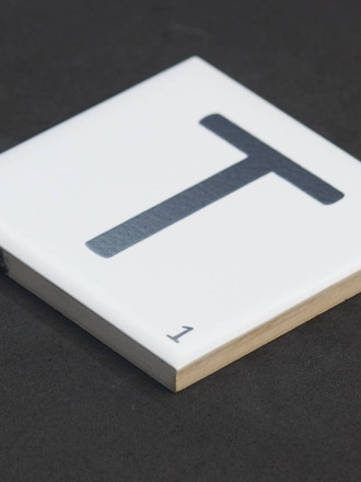 Scrabble-Fliese Buchstabe T 10 × 10 cm - LE0804020