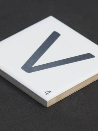 Scrabble-Fliese Buchstabe V 10 × 10 cm - LE0804022